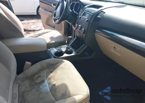 2011 Kia Sorento Lx z USA, uszkodzony, nr VIN 5XYKT3A14BG041091